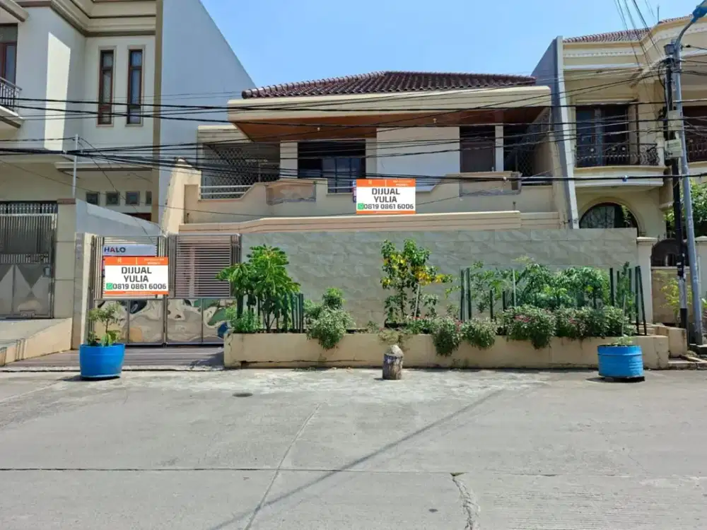 DIJUAL RUMAH DI GREEN GARDEN, LT. 300m2, 2 LANTAI, SHM, LOKASI STRATEGIS, JALAN BOULEVARD, BISA UNTUK USAHA.