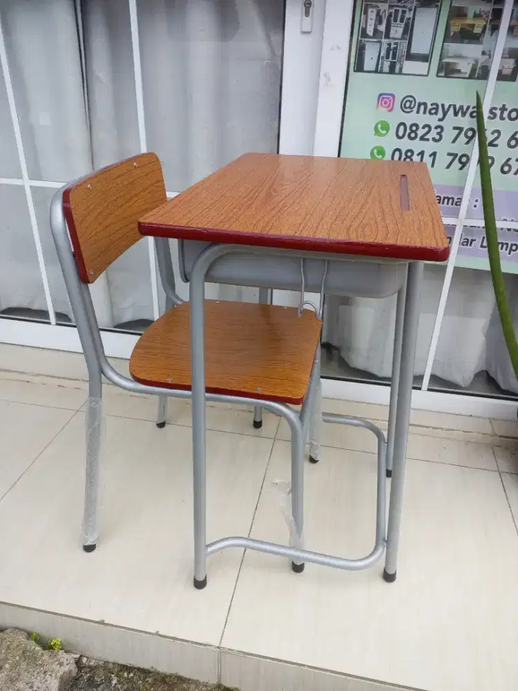 Meja kursi sekolah