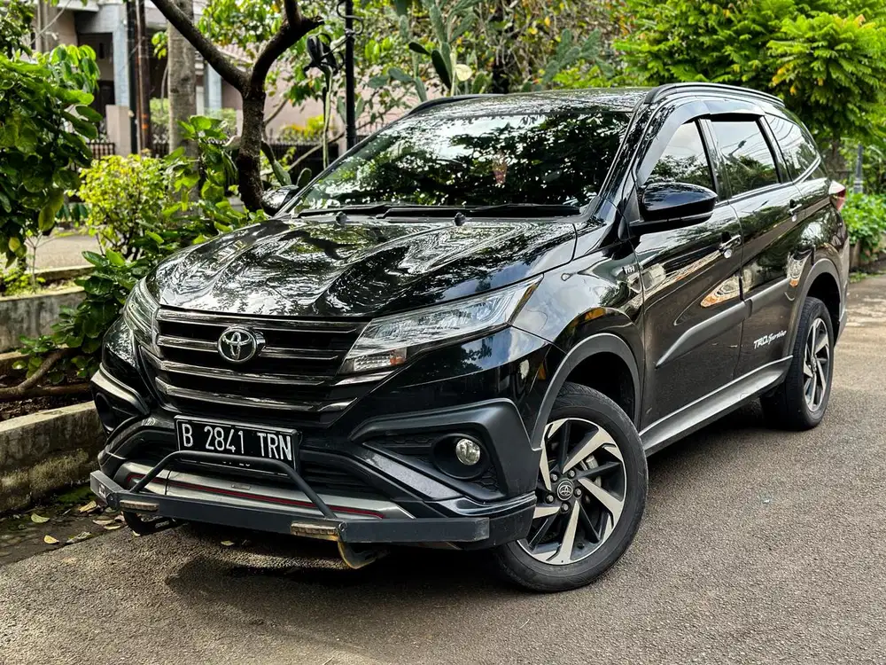 TOYOTA RUSH TRD 1.5 AT 2021 HITAM