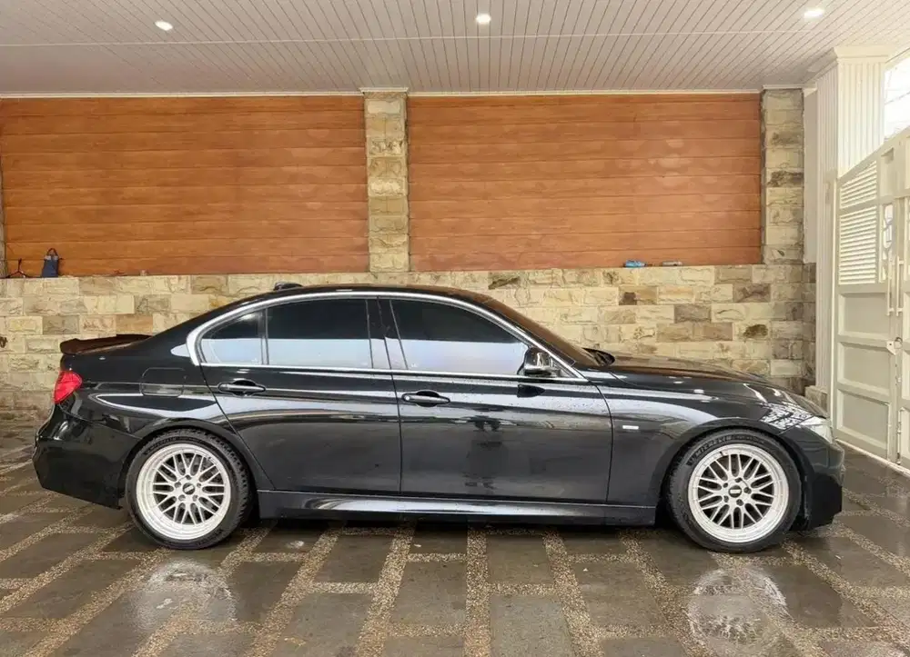 BMW 320i 2013 Bensin
