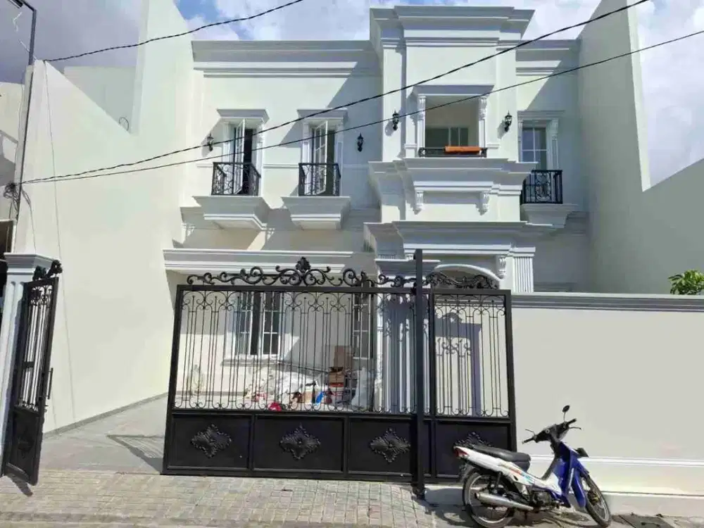 RUMAH KOMLEK DPR PERIBADI   jakarta barat, Lt. 10 X 20, 200 m2, Lb.  350 m2, Hdp utara, 4 +1 KT, 3 +1 KM