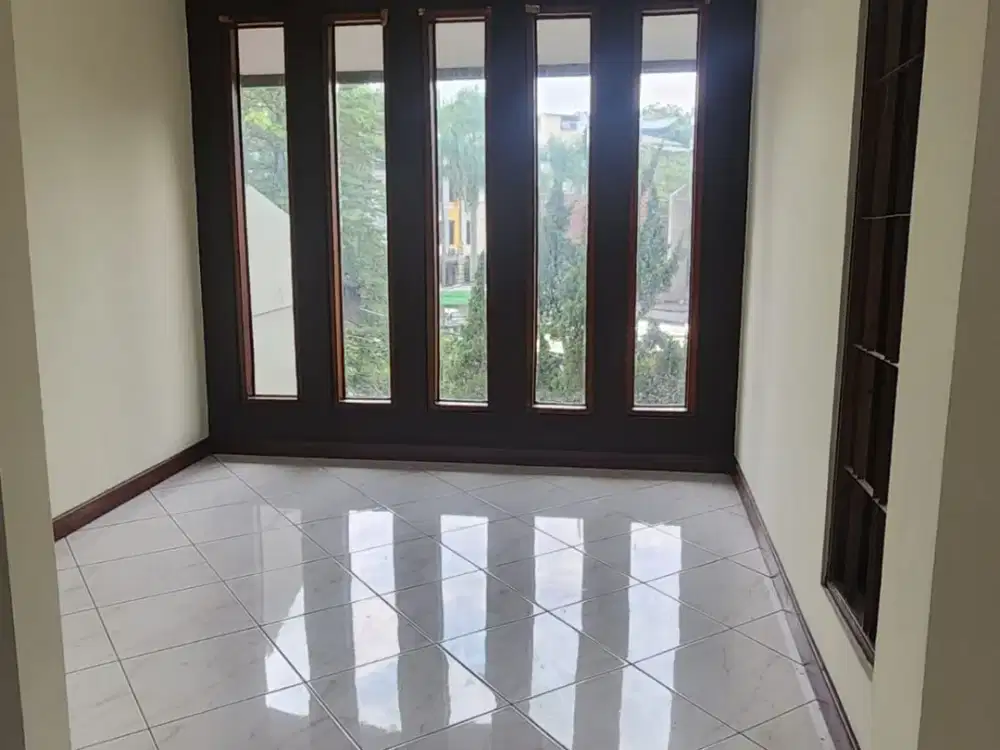 DISEWAKAN RUMAH 2 LANTAI SUTAMI SUKASARI BANDUNG STRATEGIS