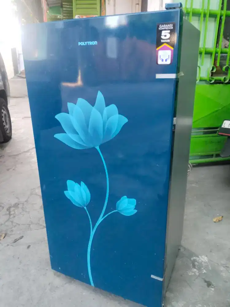 Kulkas 1 pintu polytron kondisi bagus normal dingin beku siap pakai