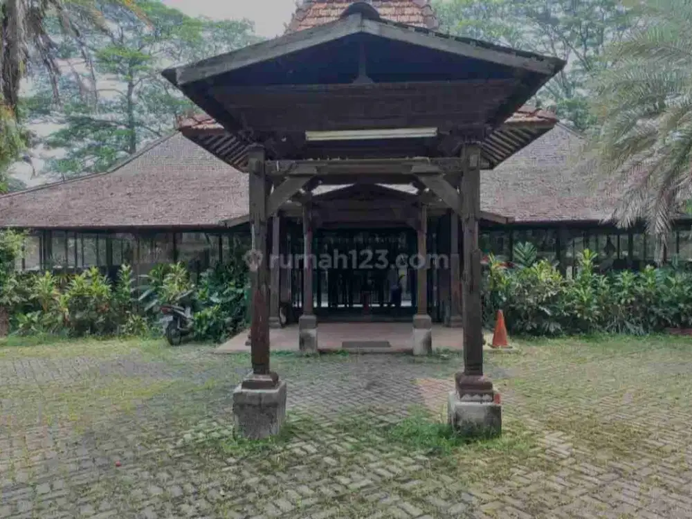 Dijual Rumah Hitung Tanah Sangat Besar!!!! Dibawah NJOP
