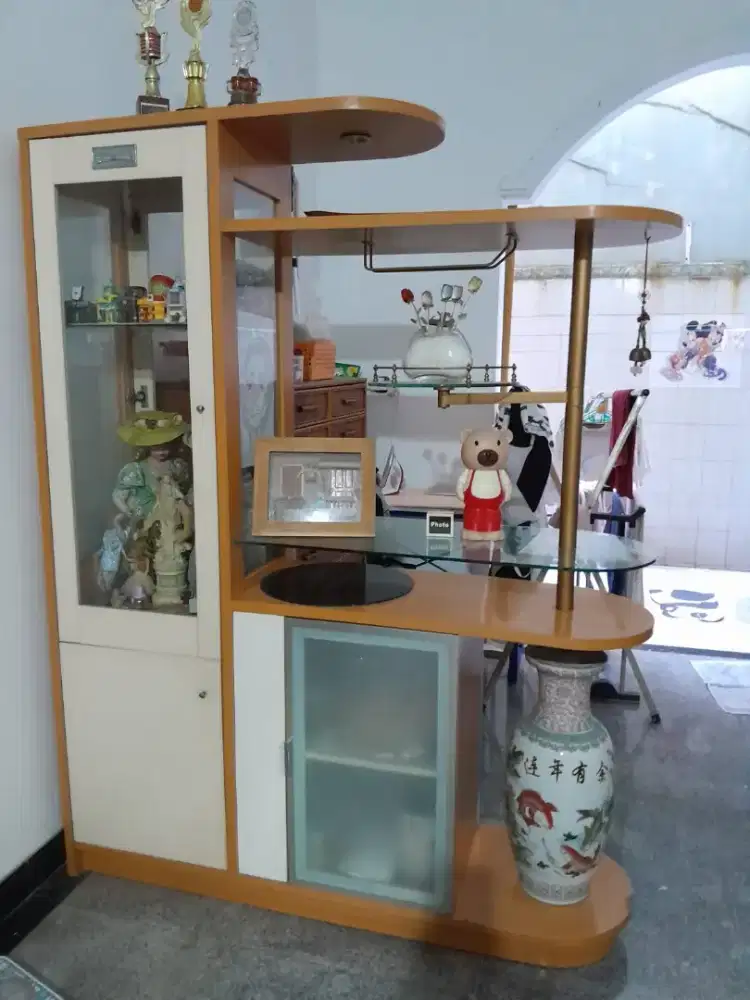 Dijual Lemari Buffet Kayu dan Kaca