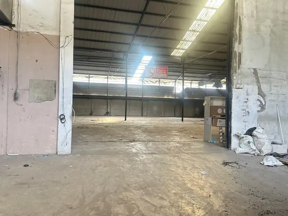 Disewakan Gudang di Kav Dpr Cipondoh Tangerang, Lt.1.600m2, Ready