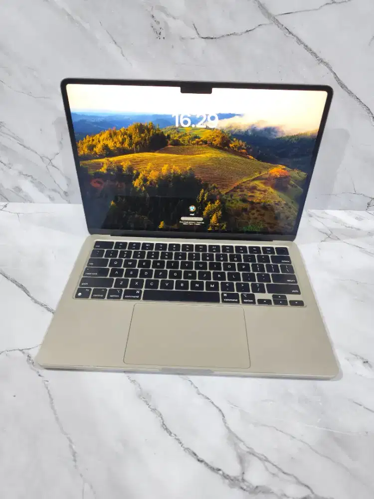 Macbook air 13 inch m2 2022 ram 8/256 ssd