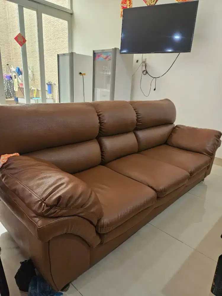 Sofa kulit coklat
