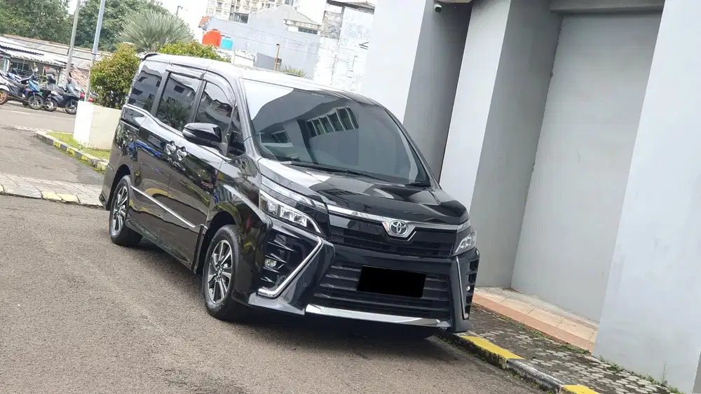[ LOW KM ] Toyota Voxy 2.0 Sunroof AT 2018/2019