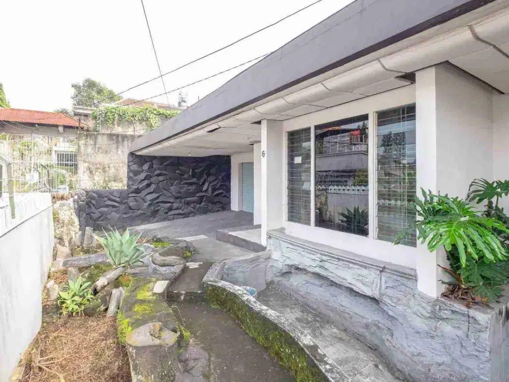 Dijual Rumah  Luas ( murah ) daerah elite