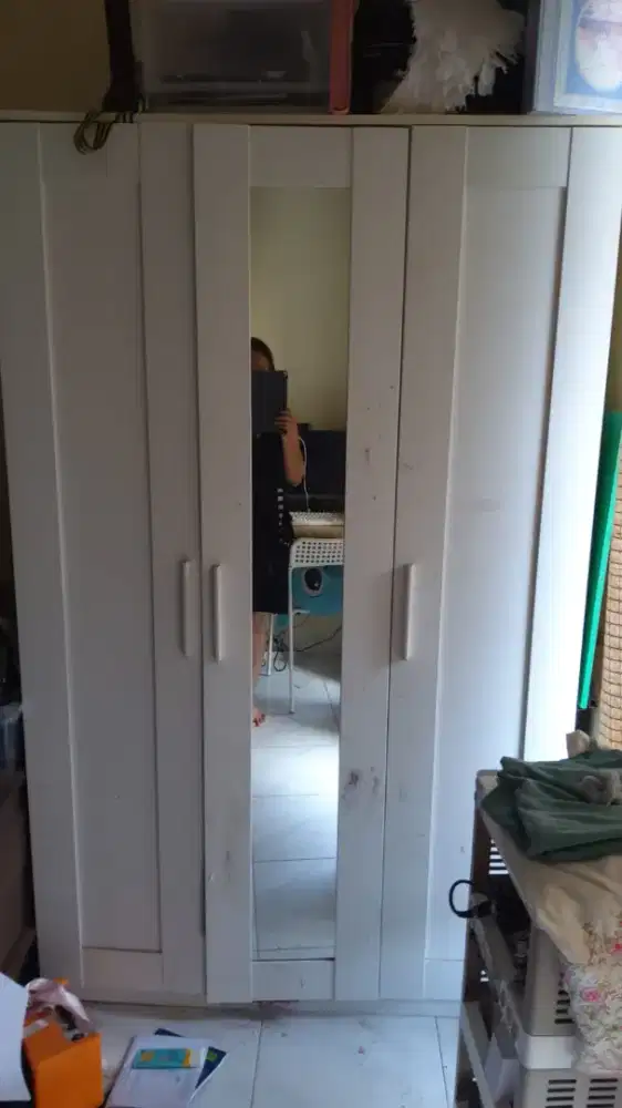 Lemari pakaian 3 pintu