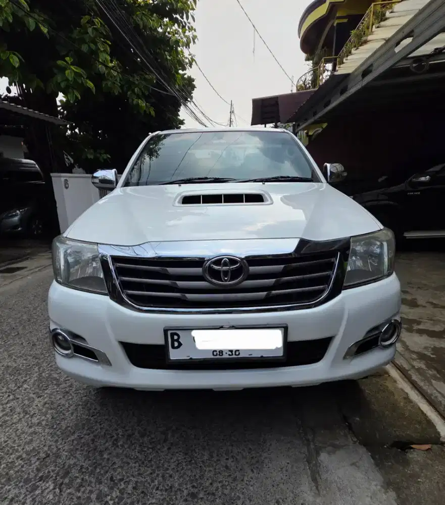 Toyota Hilux double cabin 2015 2014 V AT 4x4