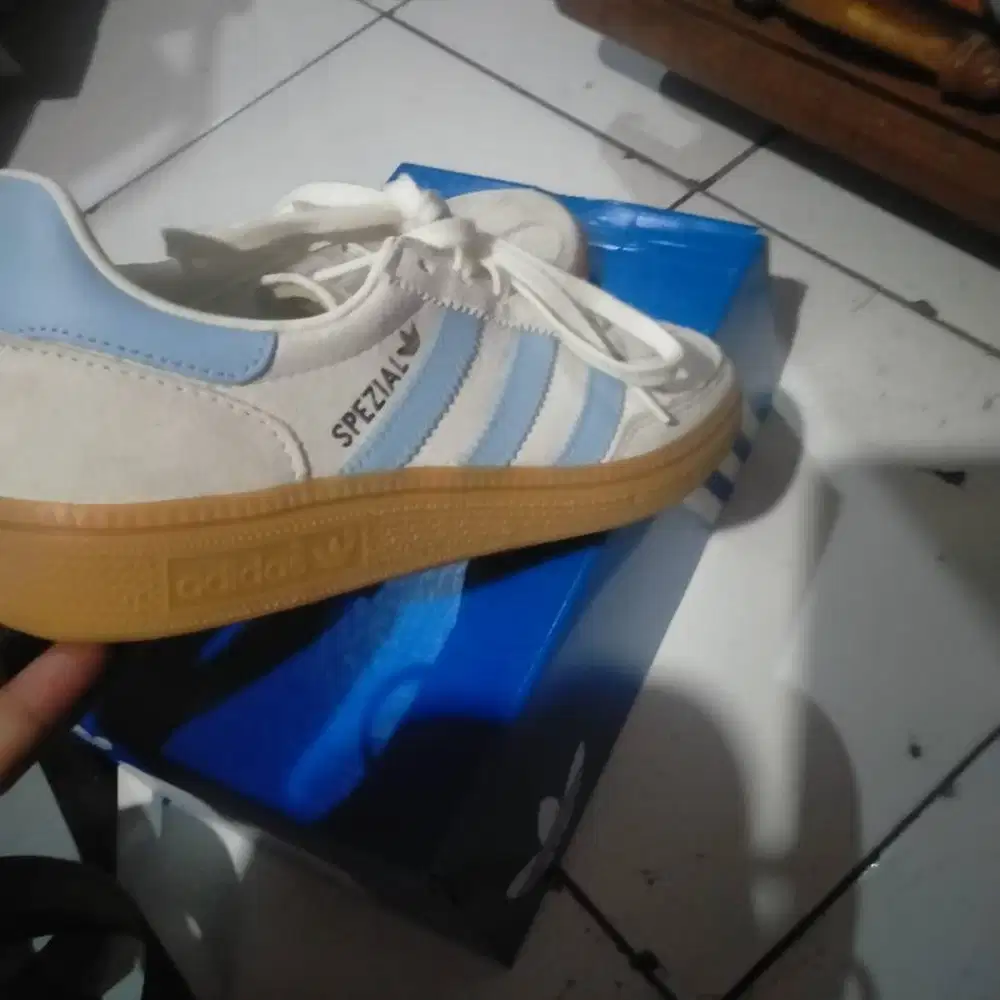 Sepatu adidas spezial