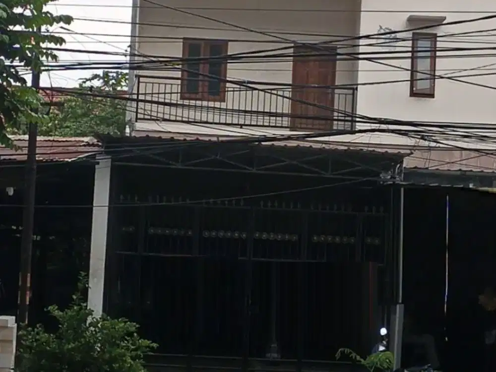 Disewakan Rumah 2 lantai di Raya Tenggilis Surabaya