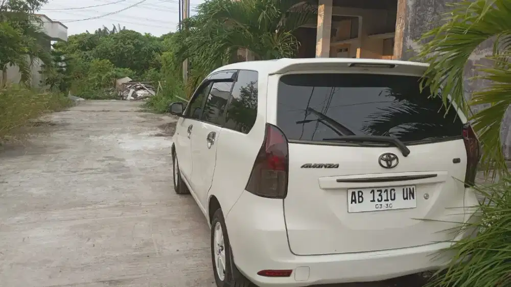 Dijual Toyota Avanza Manual 2015