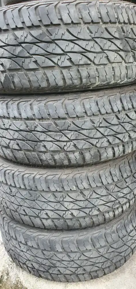 Accelera umicron A/T 95% ukuran 265 60 18