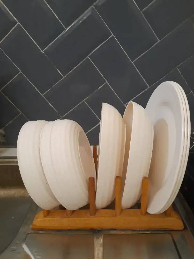 1 set rak piring kayu + piring 8