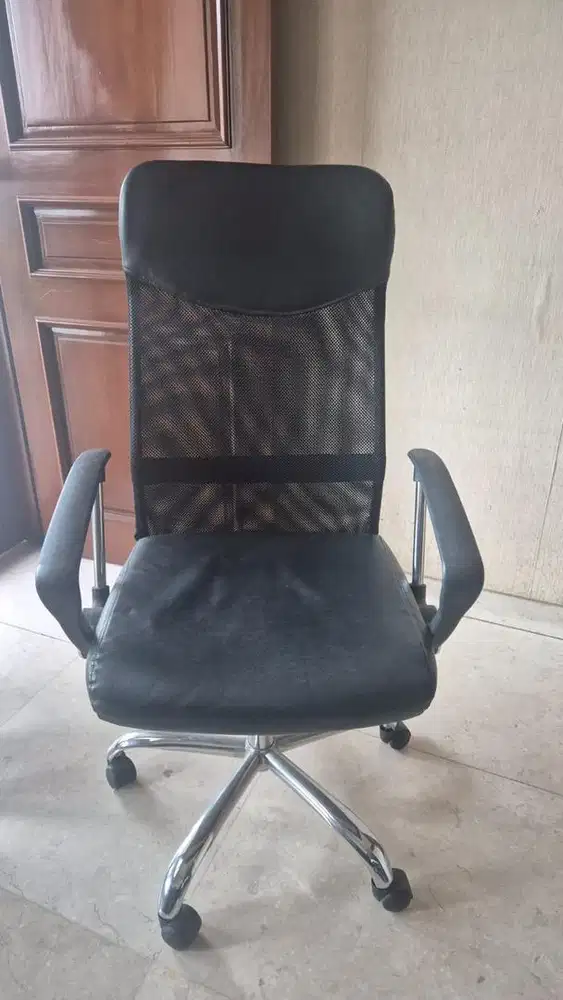 kursi kerja kulit