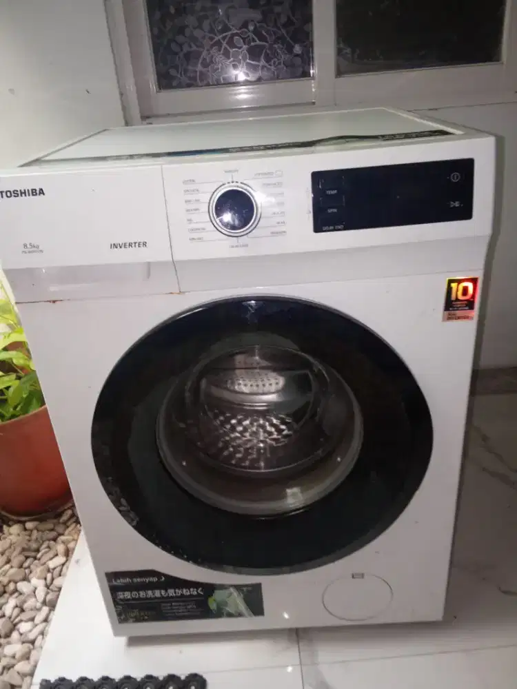 Mesin cuci 8.5 kg otomatis panas dingin