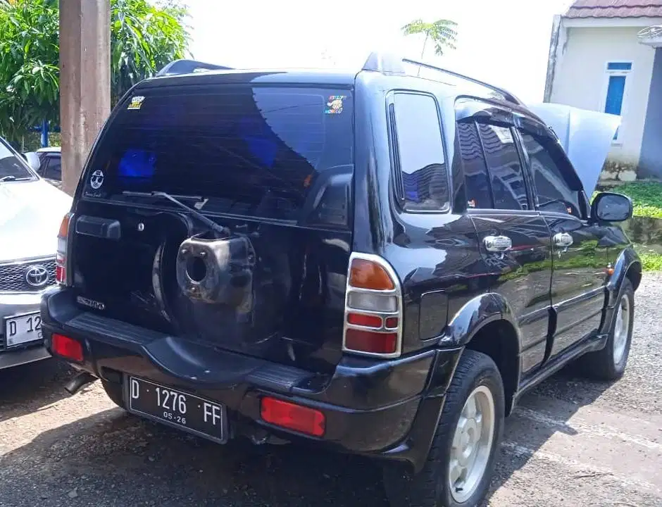 Grand Escudo 2.0i