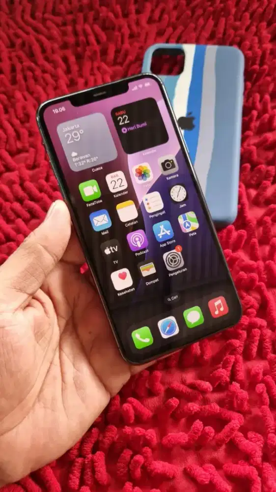 Iphone 11 pro max 64 gb all op aman terdaftar mulus HP charger