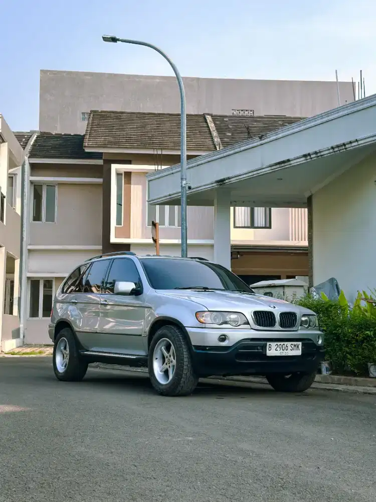BMW X5 4.4i V8 2001 E53 M62B44 Silver on Black | Full Paper