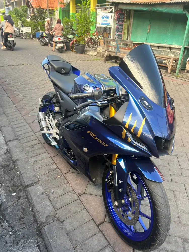 R15 v4 2022 plat L