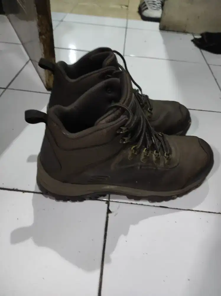 Sepatu skechers relment lennox