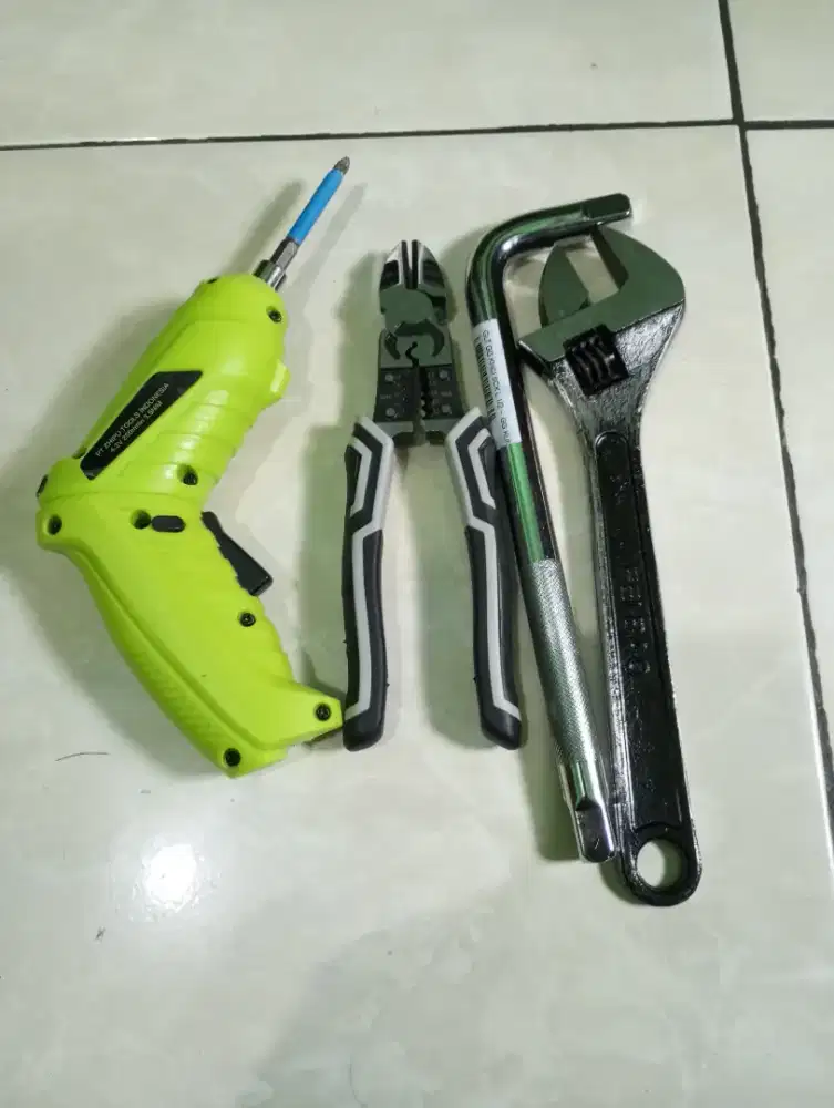 Peralatan alat perkakas
