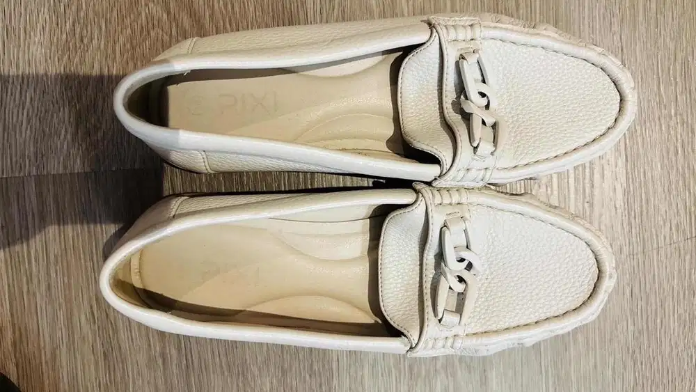 Sepatu wanita pixie