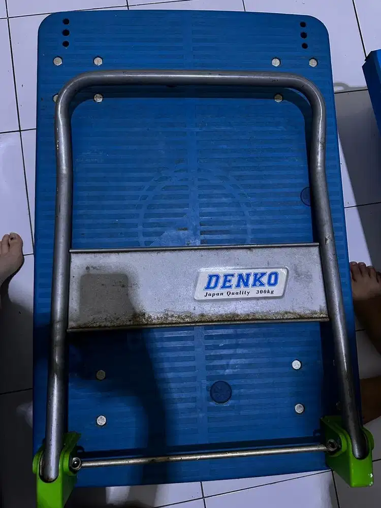 Troli lipat merek denko bekas