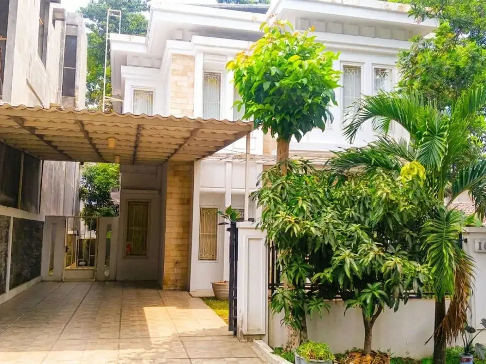 Rumah dengan Taman Luas di Lokasi Cluster Elit Parahyangan Sentul City, 2,8 M Nego