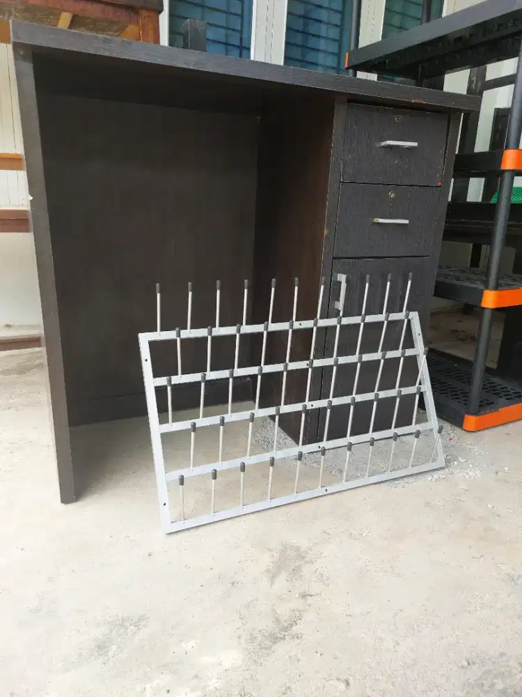 Meja kasir dari papan blokbord