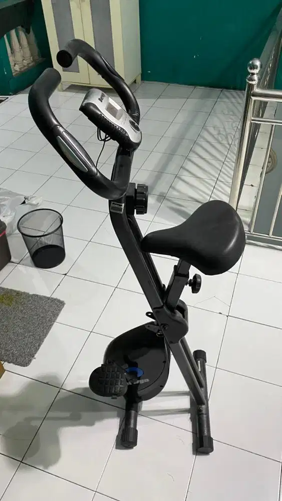Sepeda statis sepeda gym fitnes merk Berwyn NS 654