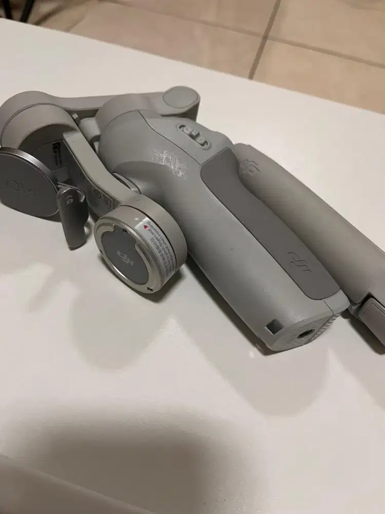 DJI Osmo Mobile SE smartphone gimbal