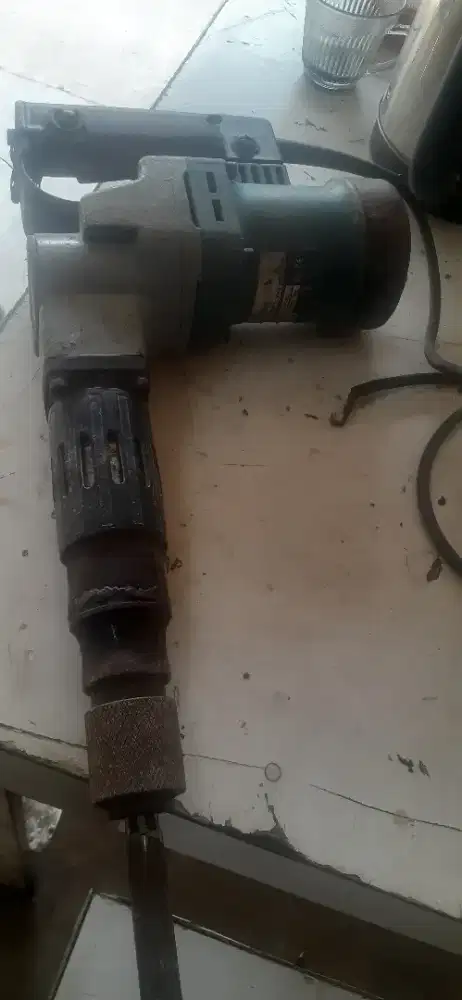 Drilling / Jack hamer  pecah beton