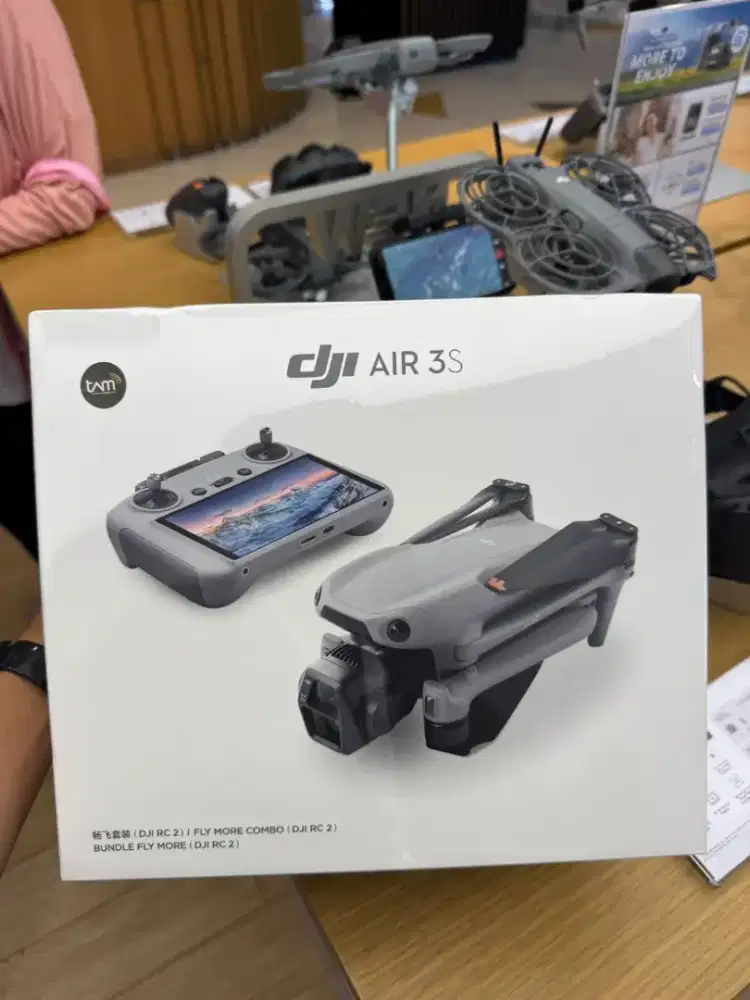 DJI AIR 3S Fly More Combo RC 2