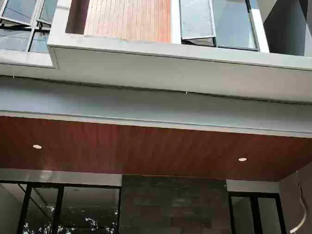 NEW HOUSE. MANYAR TOMPOTIKA DEKAT SEKOLAH PETRA. ROW JALAN UTAMA. TIDAK BANJIR. 2 Milyar kecil