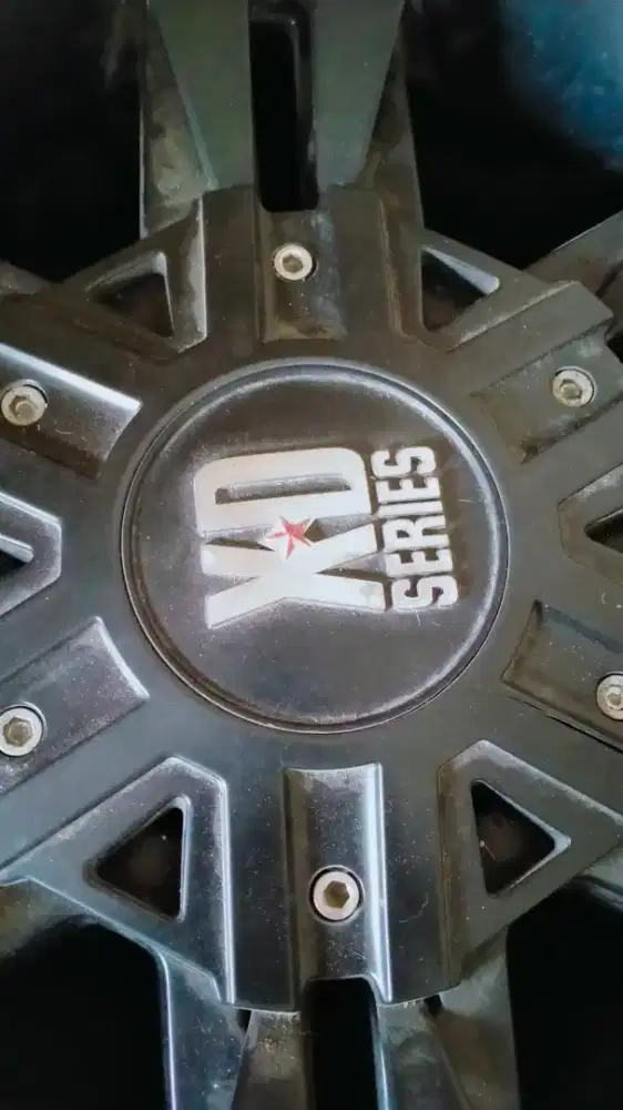Di jual pelat dan ban R 17