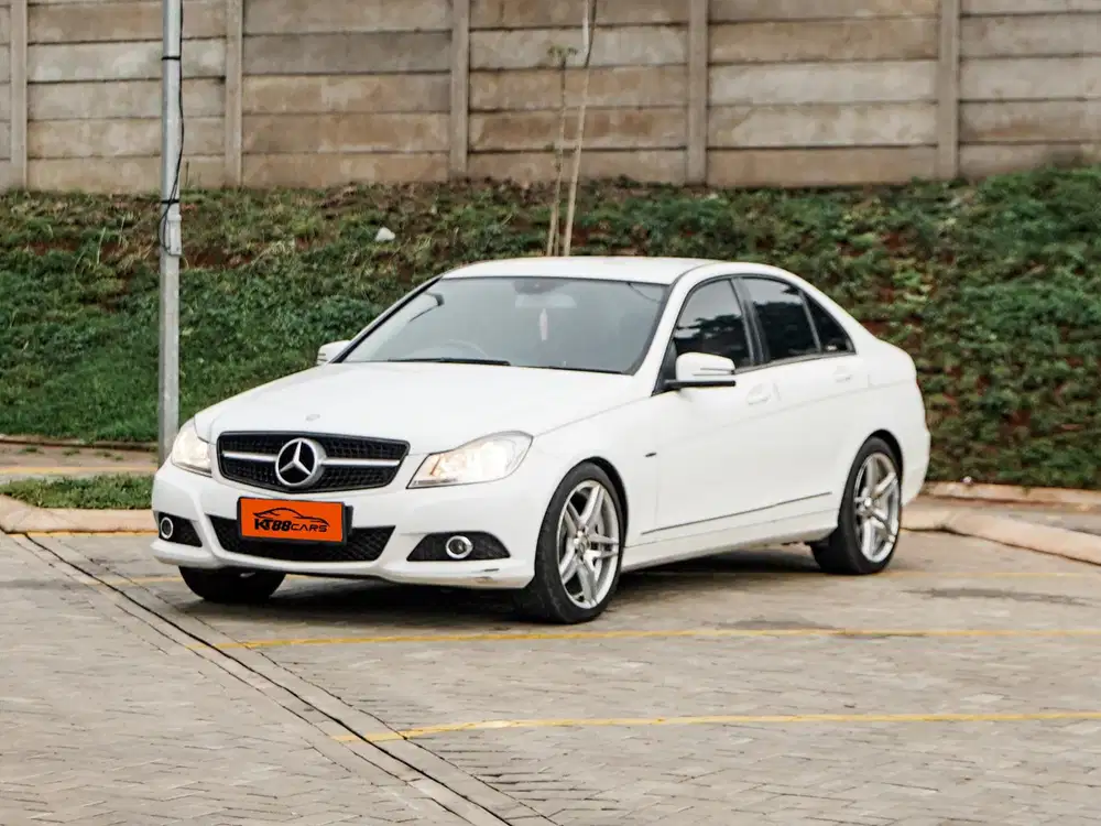 Mercy C200 CGI 2013 at LOW Odo ,Tdp 15jt