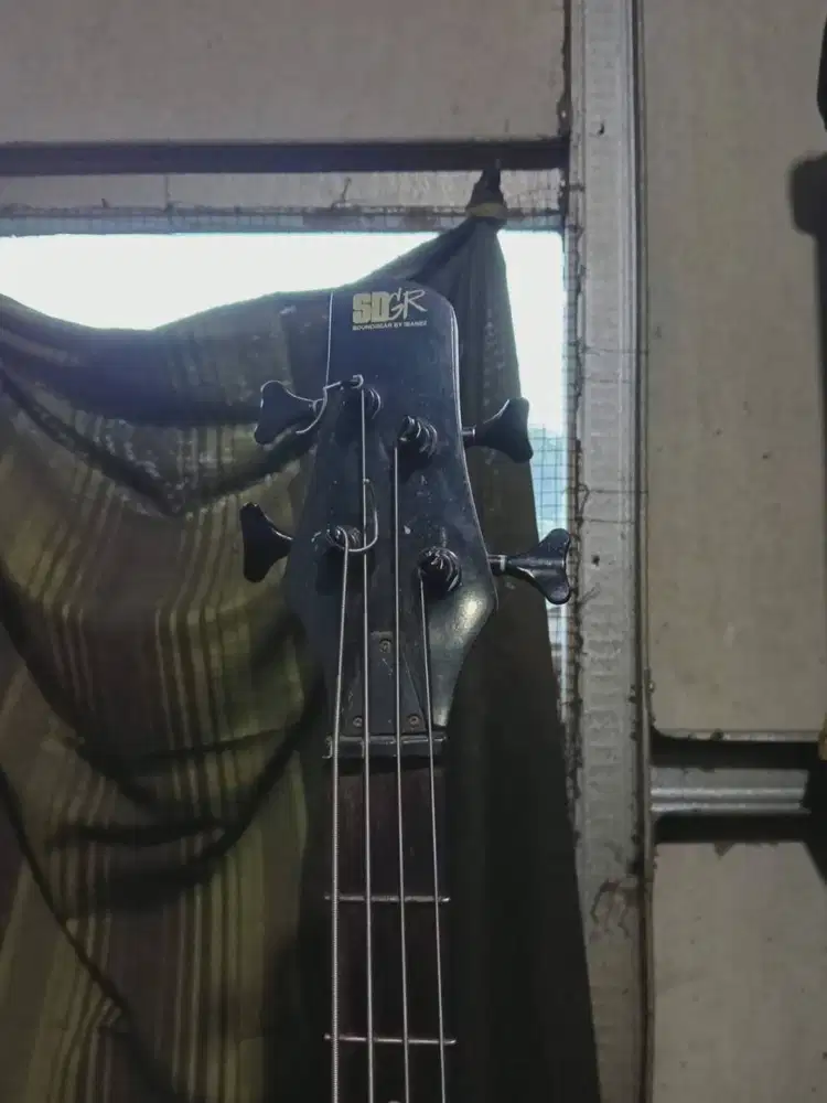 Jual alat musik bass SDGR