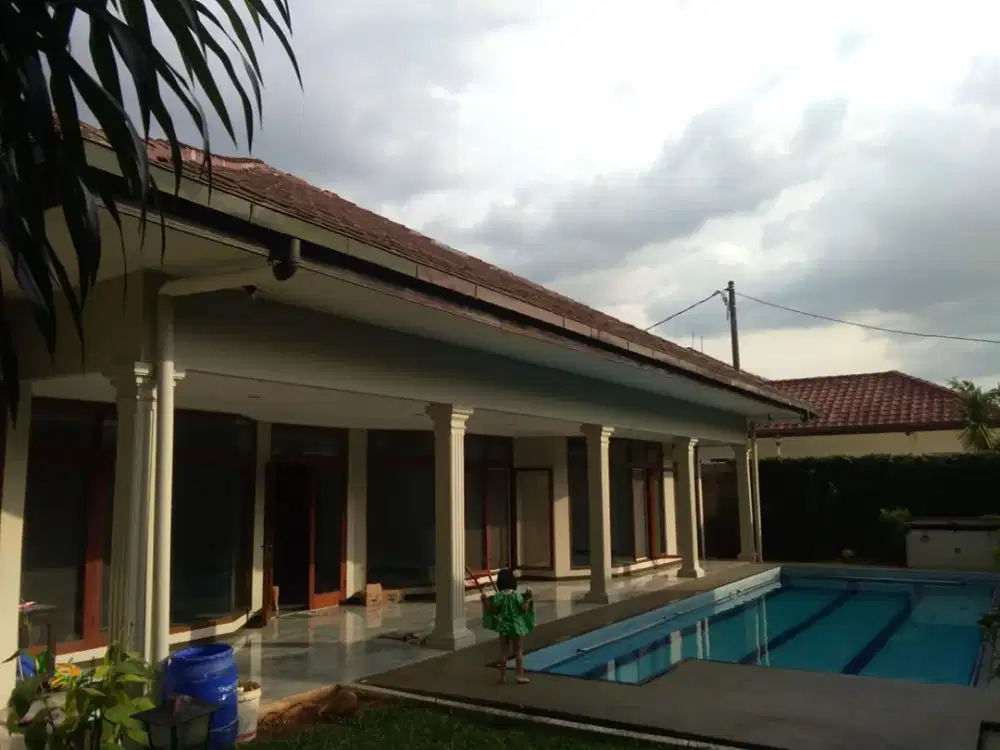 Dijual Rumah Luas 3 Kavling ada Kolam Renang di Cipete