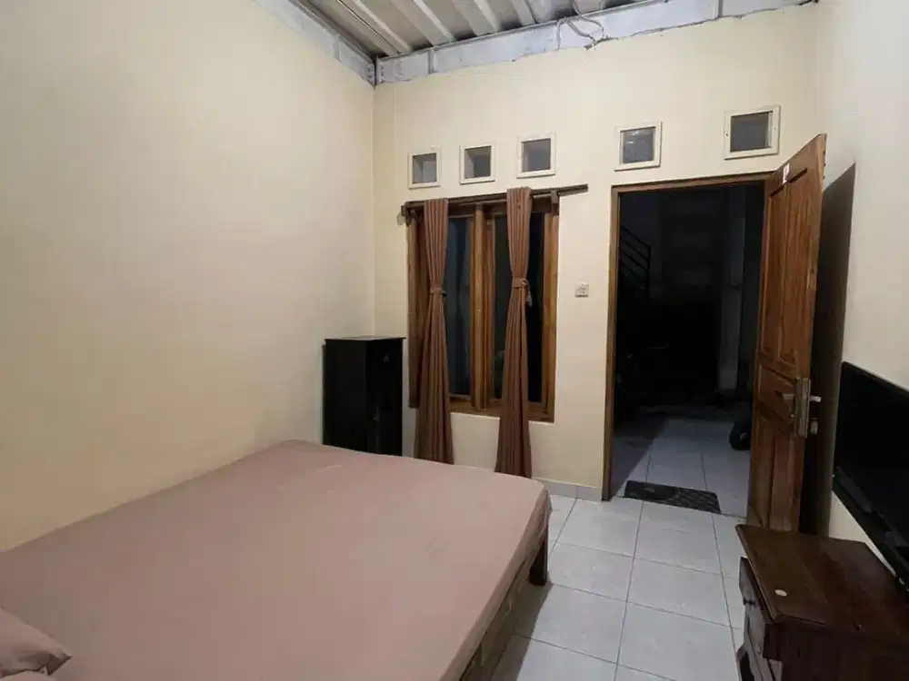 KOS PROMO BULANAN DAN TAHUNAN MAHASISWA DAN PEKERJA MOJOSONGO DEKET RINGROAD