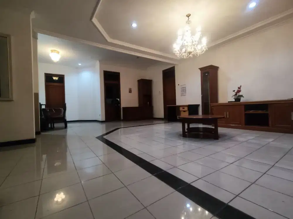 Disewakan Hunian 2 Lantai Semi Furnish Lokasi Strategis di Sayap Pasteur, Bandung