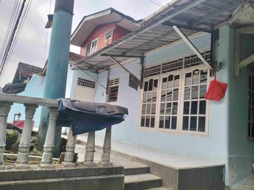 Jual rumah perlu renov di Jalan Raya Tegal Lega.cocok utk Rumah Kost.