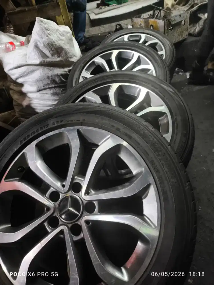 Jual aja nih velg original Mercedes Benz seri c berikut bannya