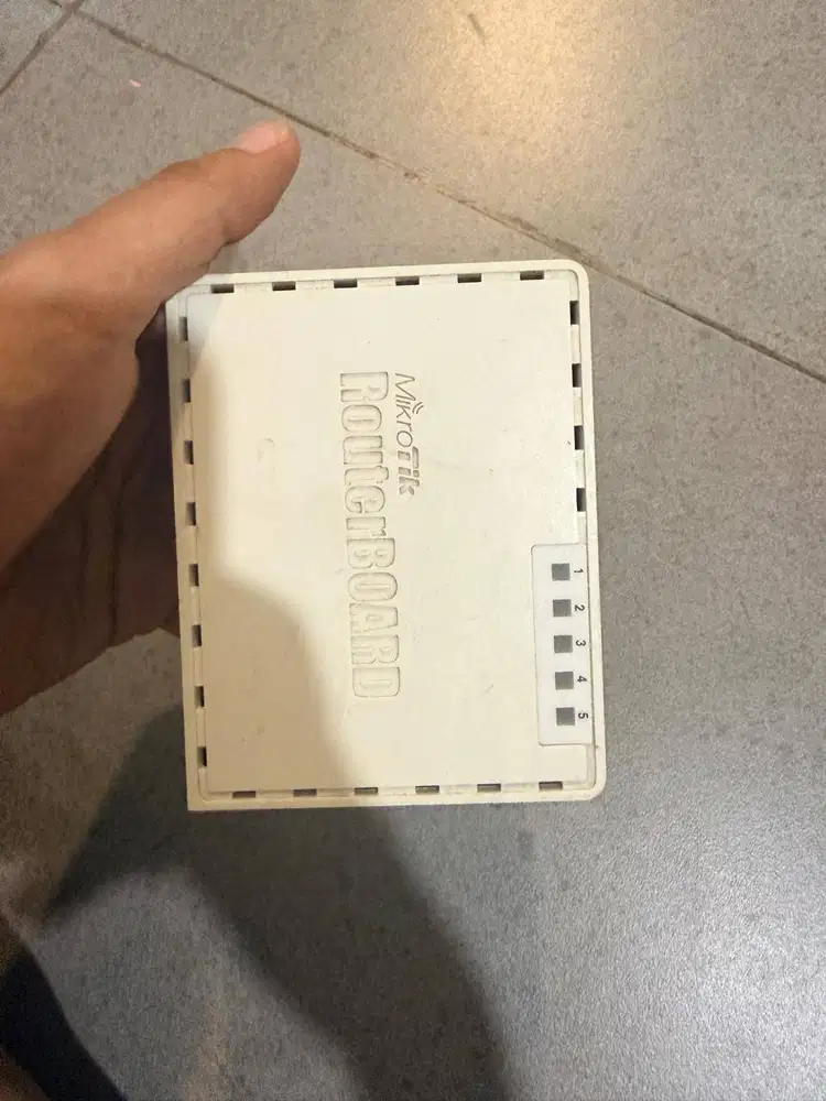 MikroTik RouterBOARD 750 5-Port Router - KONDISI BAGUS