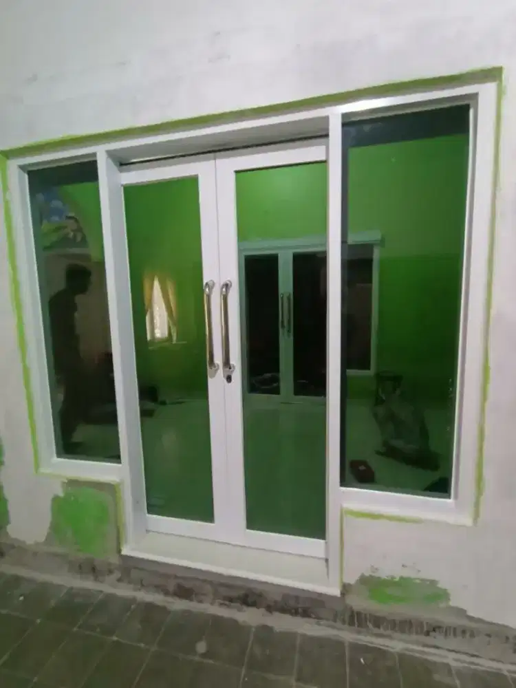 Menerima segala macam kusen alumunium pintu panel partisi kusen