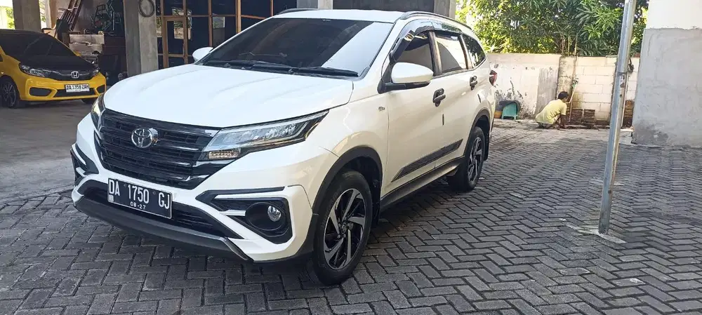 TOYOTA RUSH GR 2022 MANUAL PUTIH