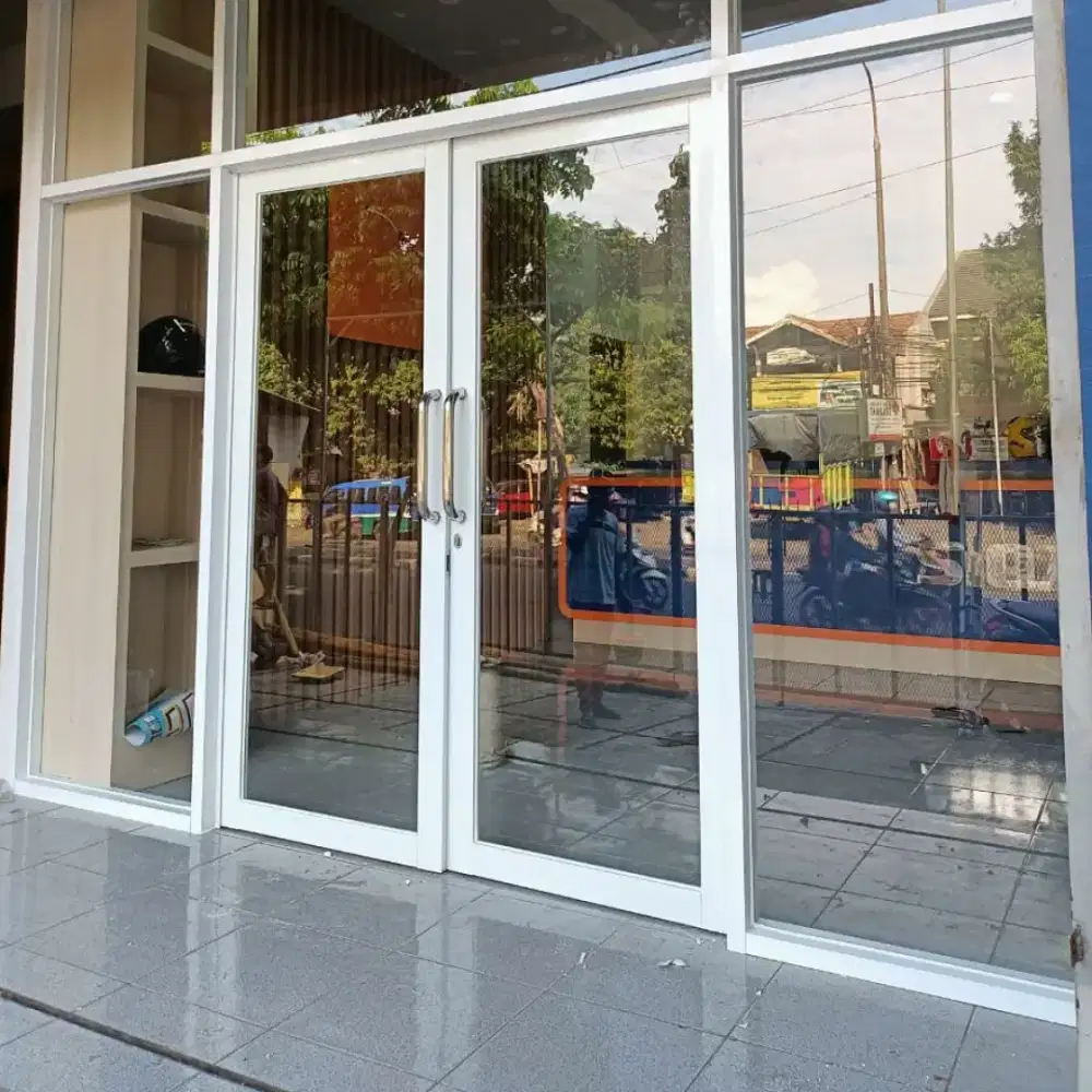 Pemasangan pintu kaca toko kusen alumunium partisi pintu panel dll